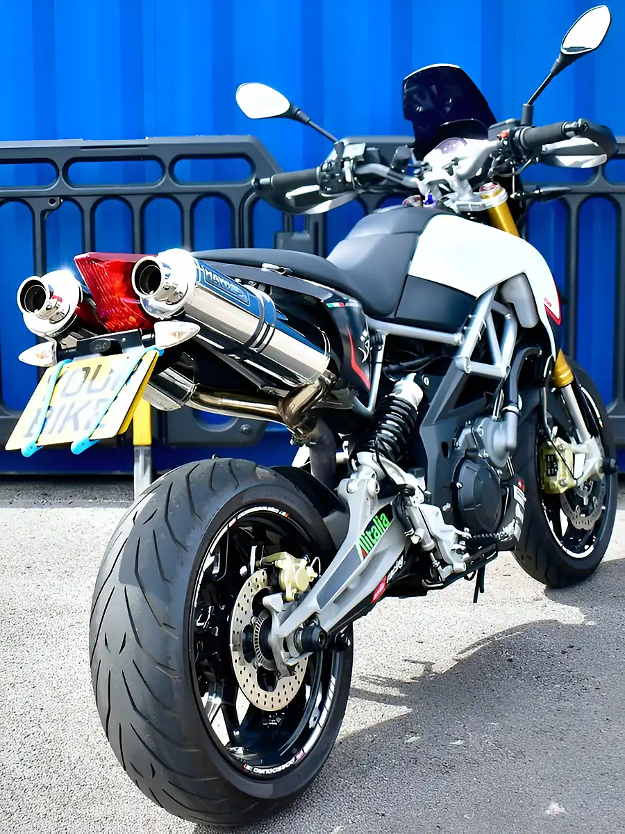 Used 2015 Aprilia Dorsoduro 750 Super Moto White - Interior and Exterior details 14