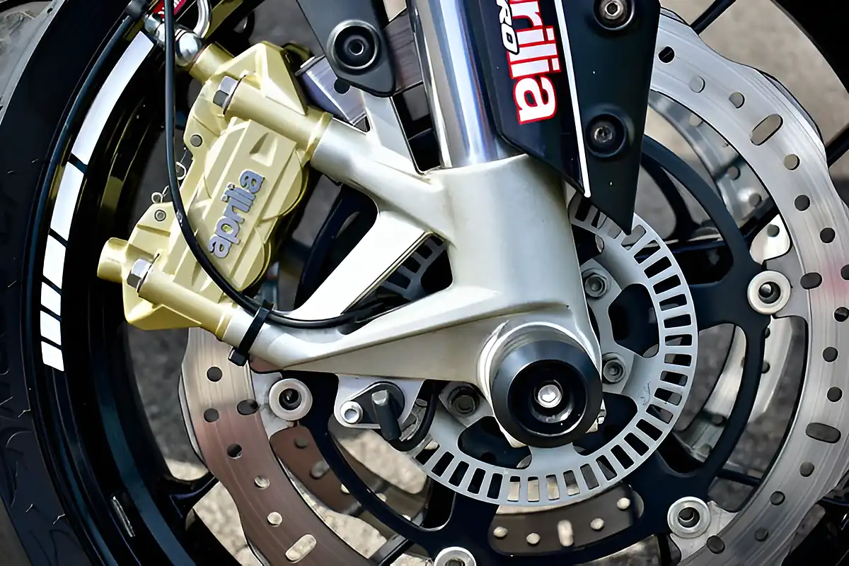 Used 2015 Aprilia Dorsoduro 750 Super Moto White - Interior and Exterior details 16