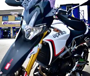 Used 2015 Aprilia Dorsoduro 750 Super Moto White - Interior and Exterior details 19