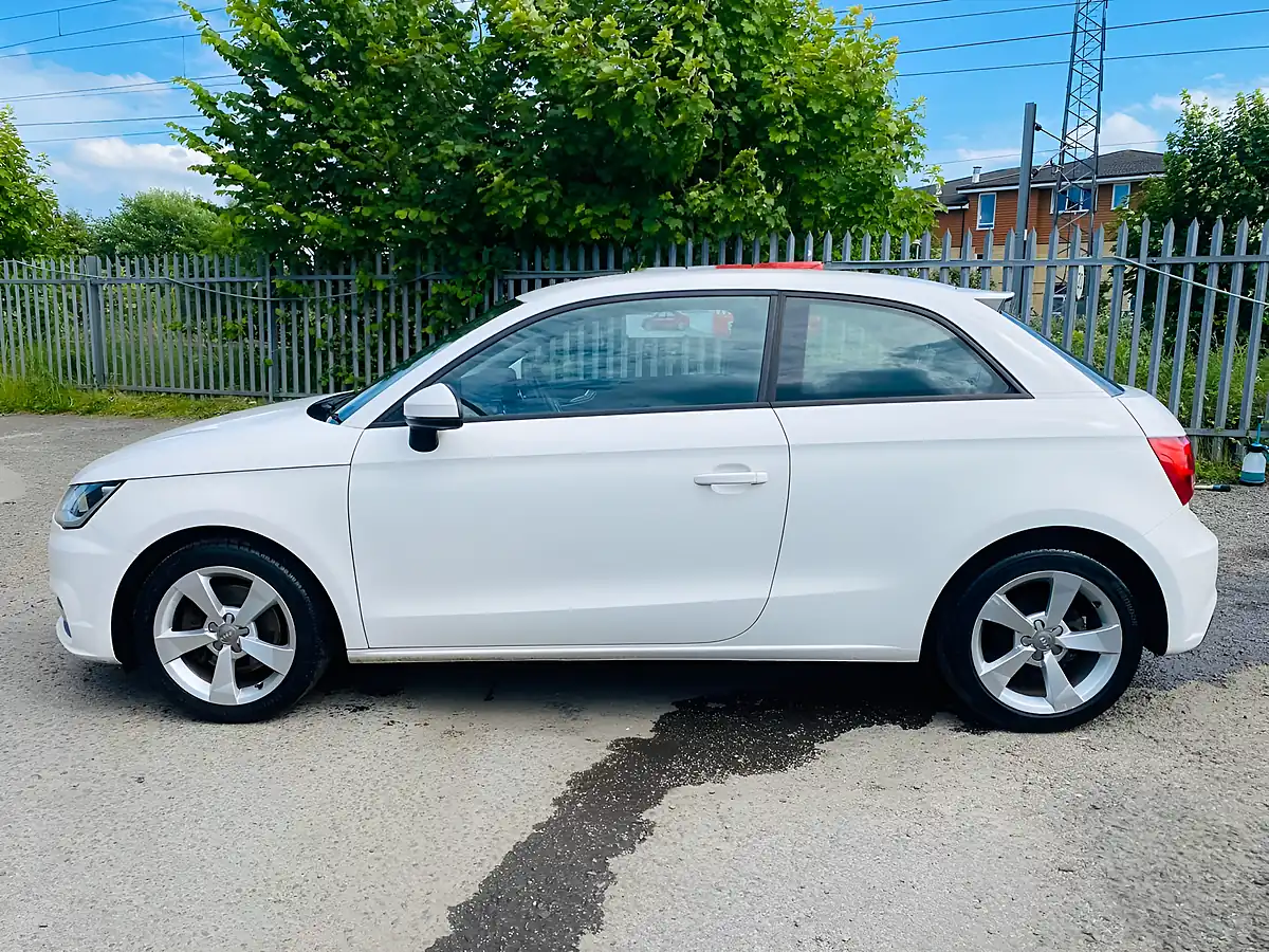 Used 2015 Audi A1 Sport White - Interior and Exterior details 11