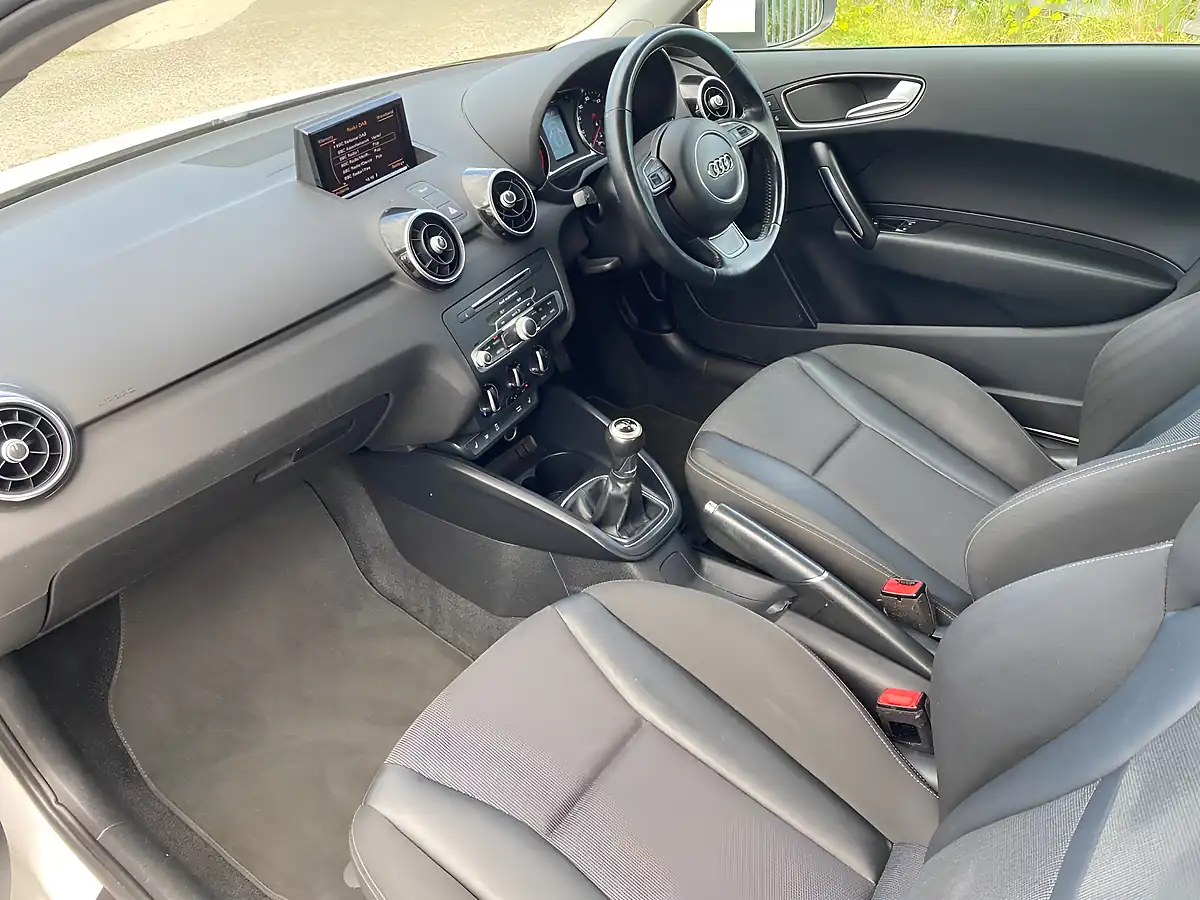 Used 2015 Audi A1 Sport White - Interior and Exterior details 4