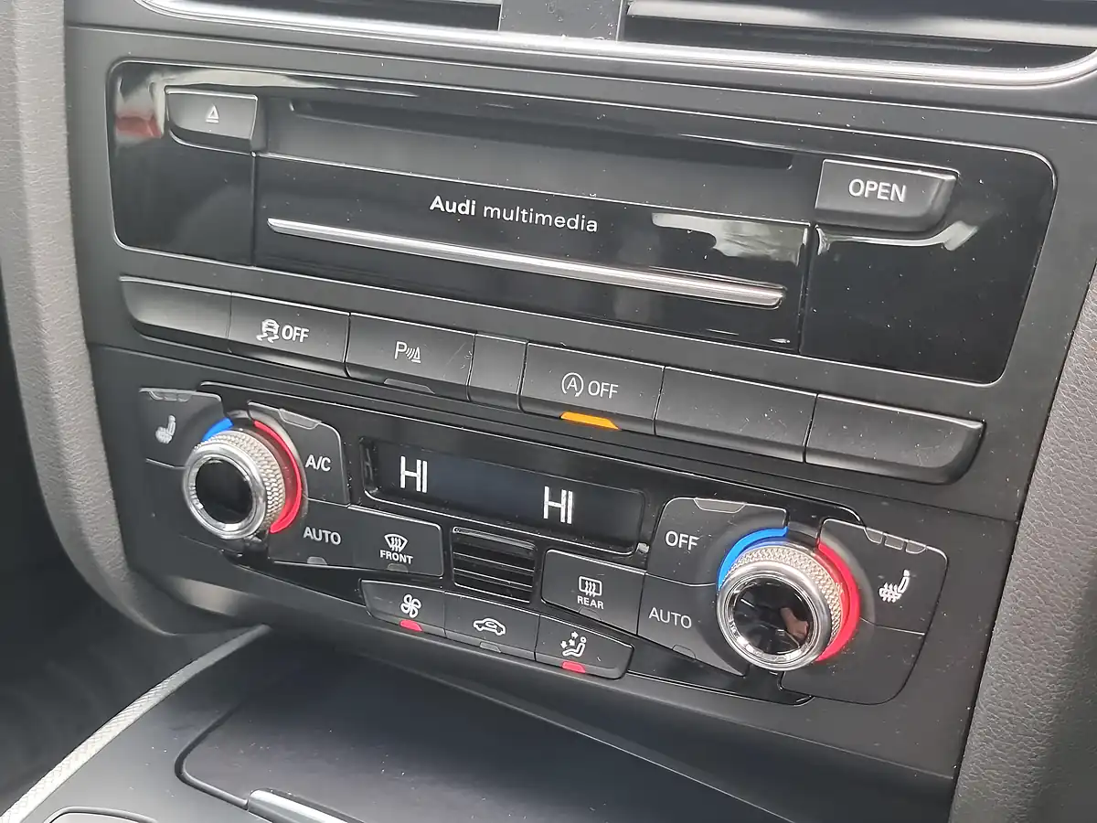 Used 2015 Audi A4 Avant Se Technik Blue - Interior and Exterior details 17