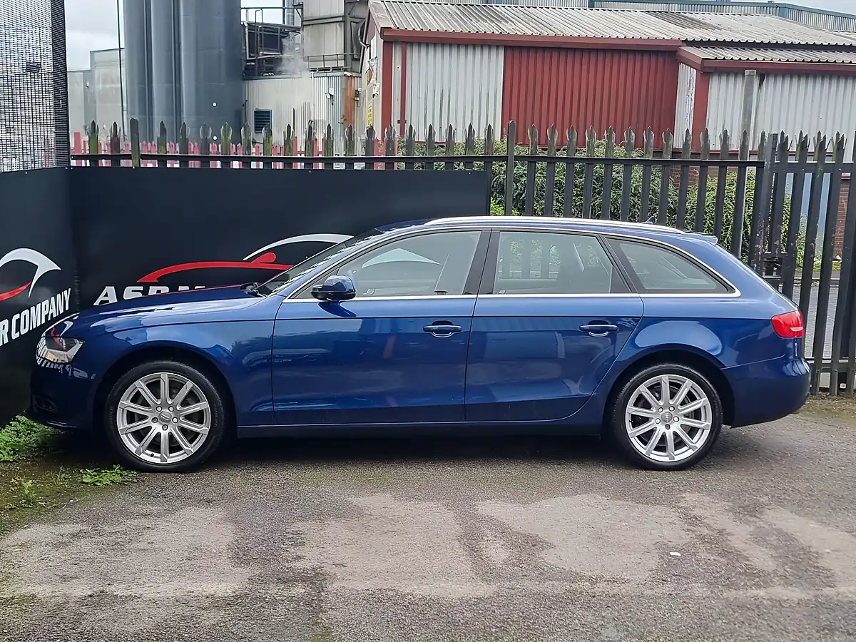 Used 2015 Audi A4 Avant Se Technik Blue - Interior and Exterior details 4