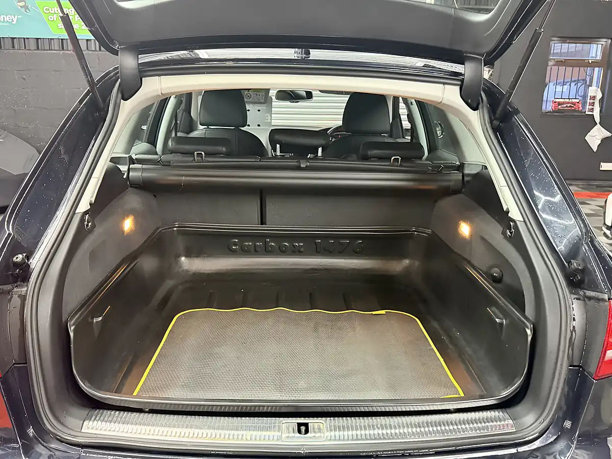 Used 2015 Audi A4 Avant Se Technik Blue - Interior and Exterior details 14