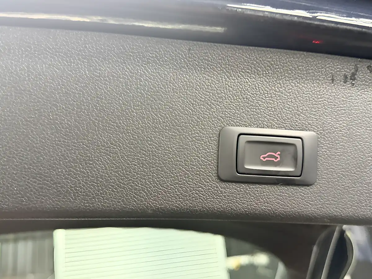 Used 2015 Audi A4 Avant Se Technik Blue - Interior and Exterior details 15