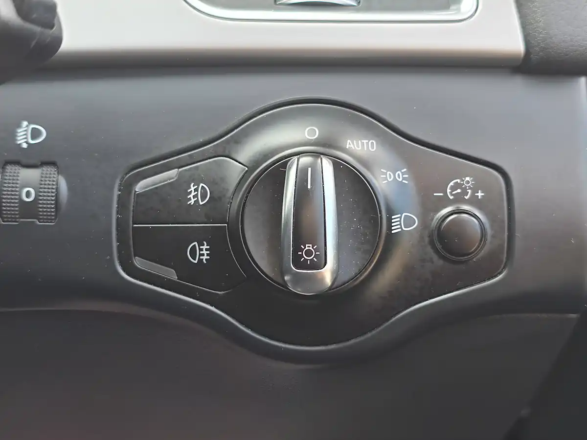 Used 2015 Audi A4 Se Technik Grey - Interior and Exterior details 17
