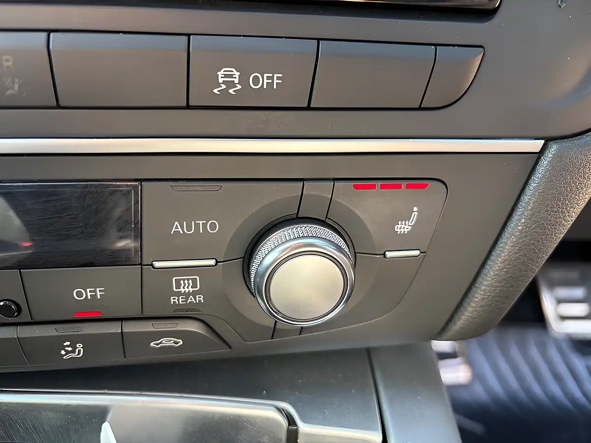 Used 2015 Audi A6 Avant S Line Blue - Interior and Exterior details 17