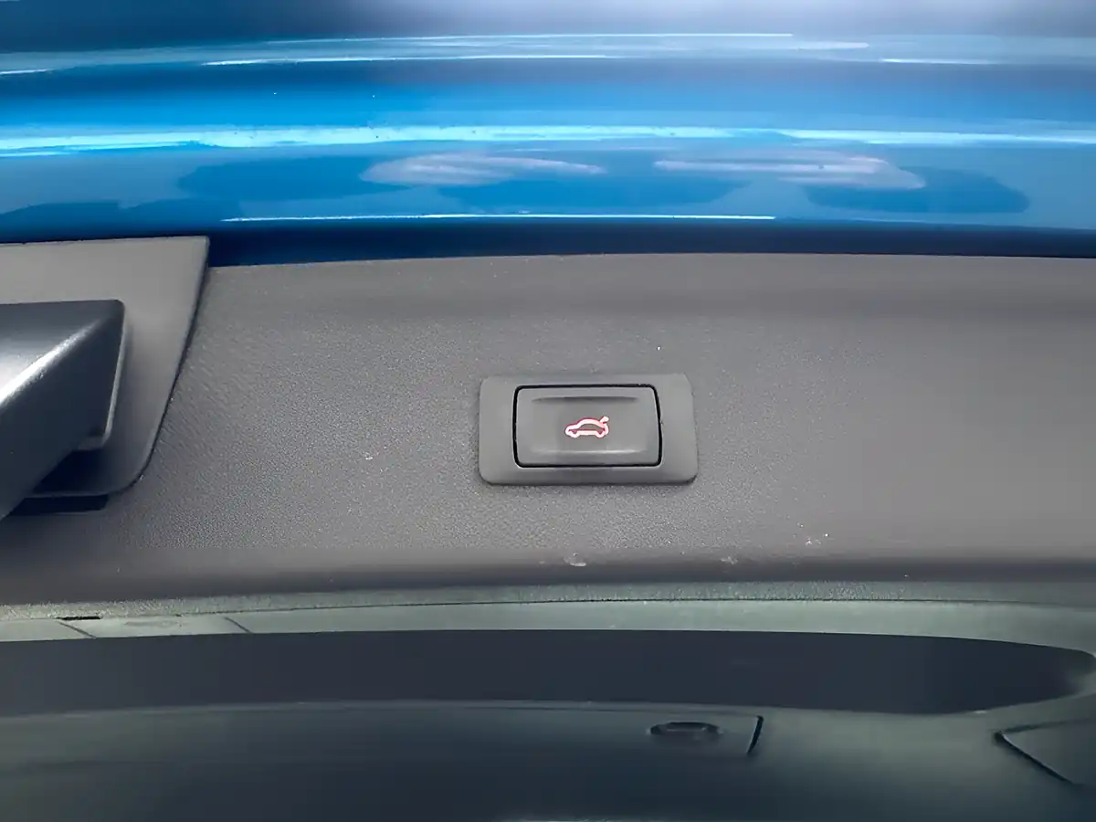 Used 2015 Audi Q3 S Line Blue - Interior and Exterior details 14
