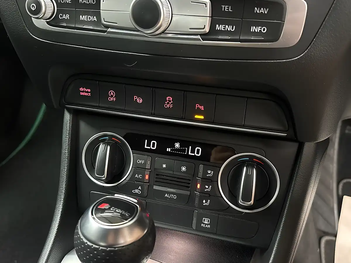 Used 2015 Audi Q3 S Line Blue - Interior and Exterior details 16