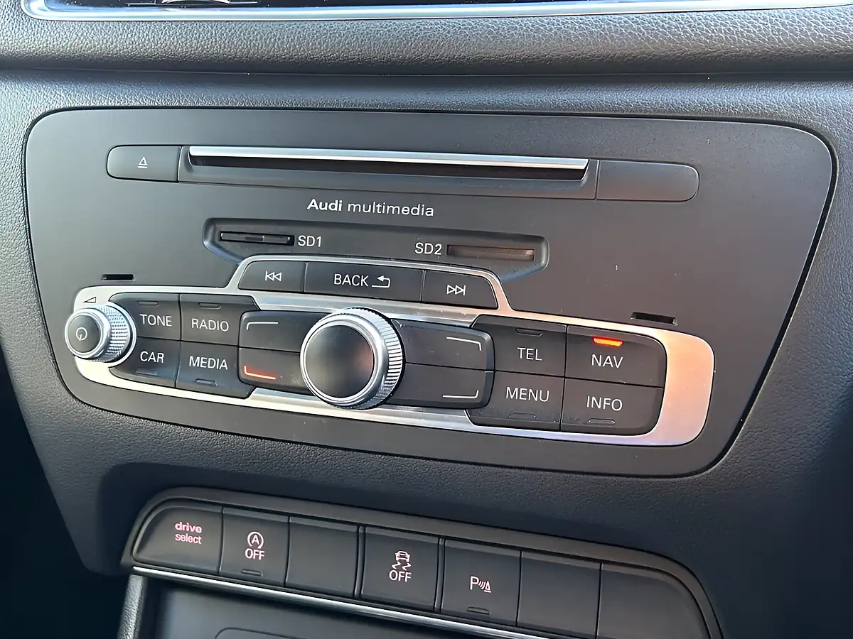 Used 2015 Audi Q3 S Line White - Interior and Exterior details 17
