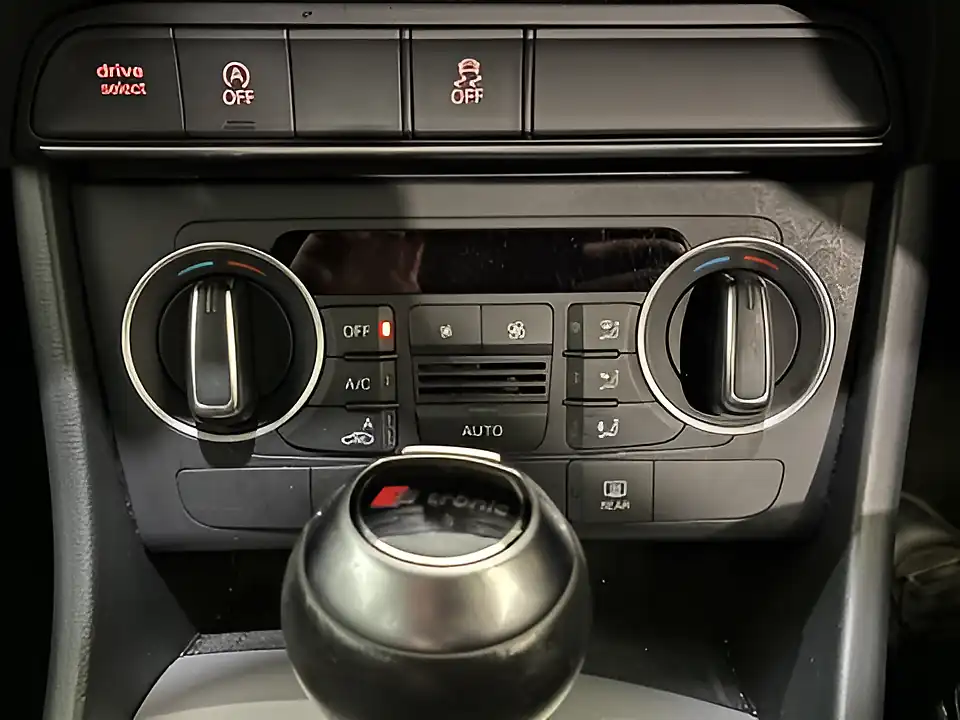 Used 2015 Audi Q3 Se Black - Interior and Exterior details 14