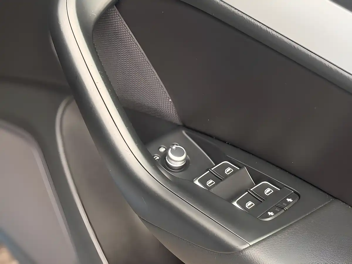 Used 2015 Audi Q3 Se Blue - Interior and Exterior details 14