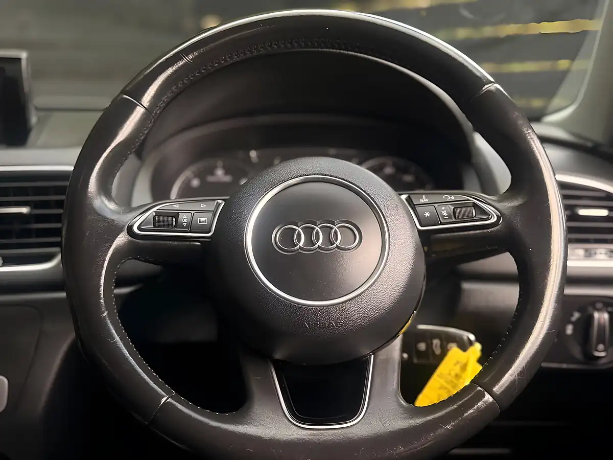 Used 2015 Audi Q3 Se Blue - Interior and Exterior details 15