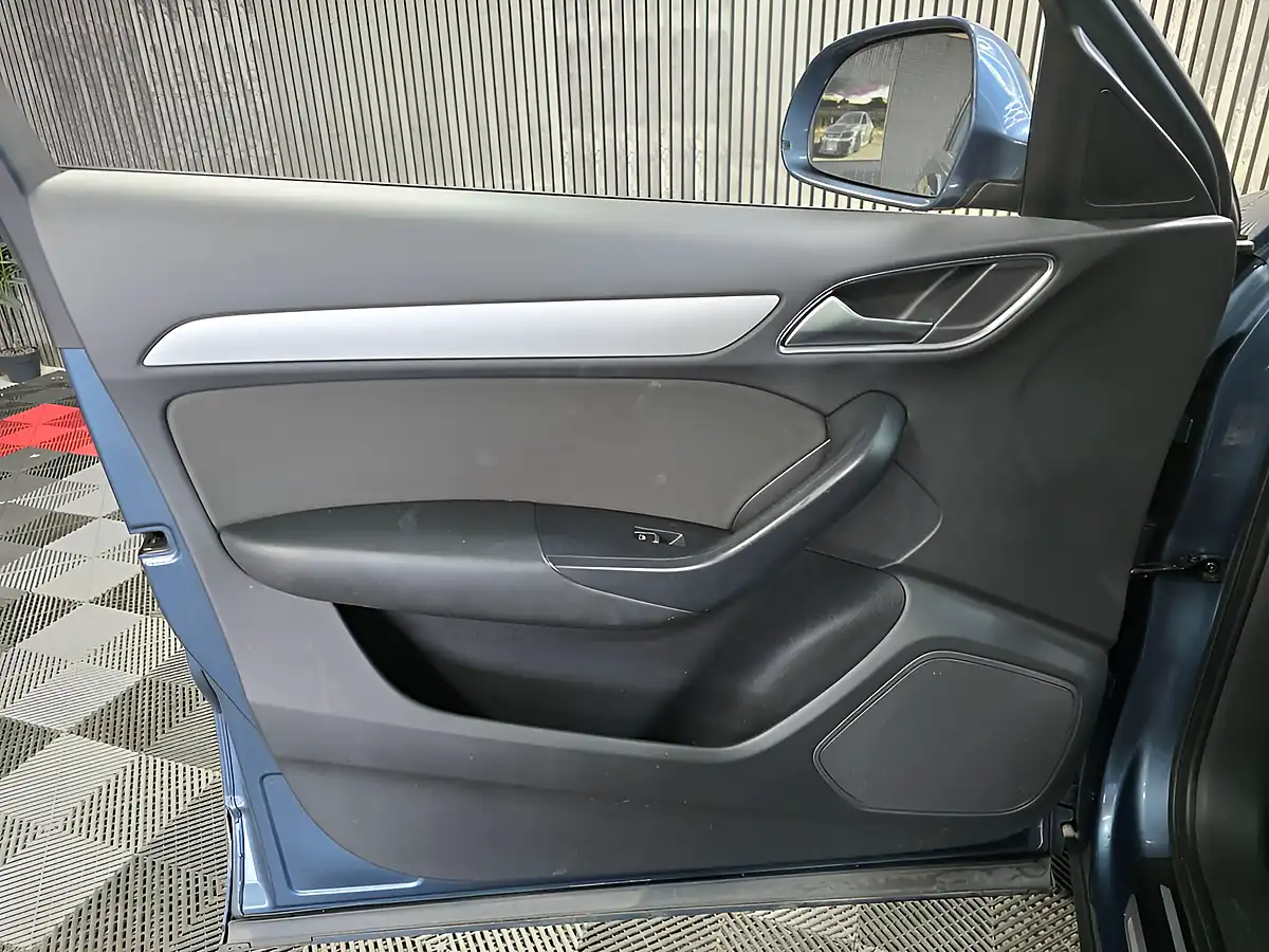 Used 2015 Audi Q3 Se Blue - Interior and Exterior details 11