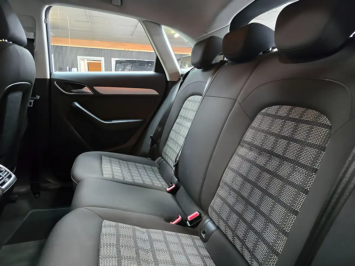 Used 2015 Audi Q3 Se Blue - Interior and Exterior details 12