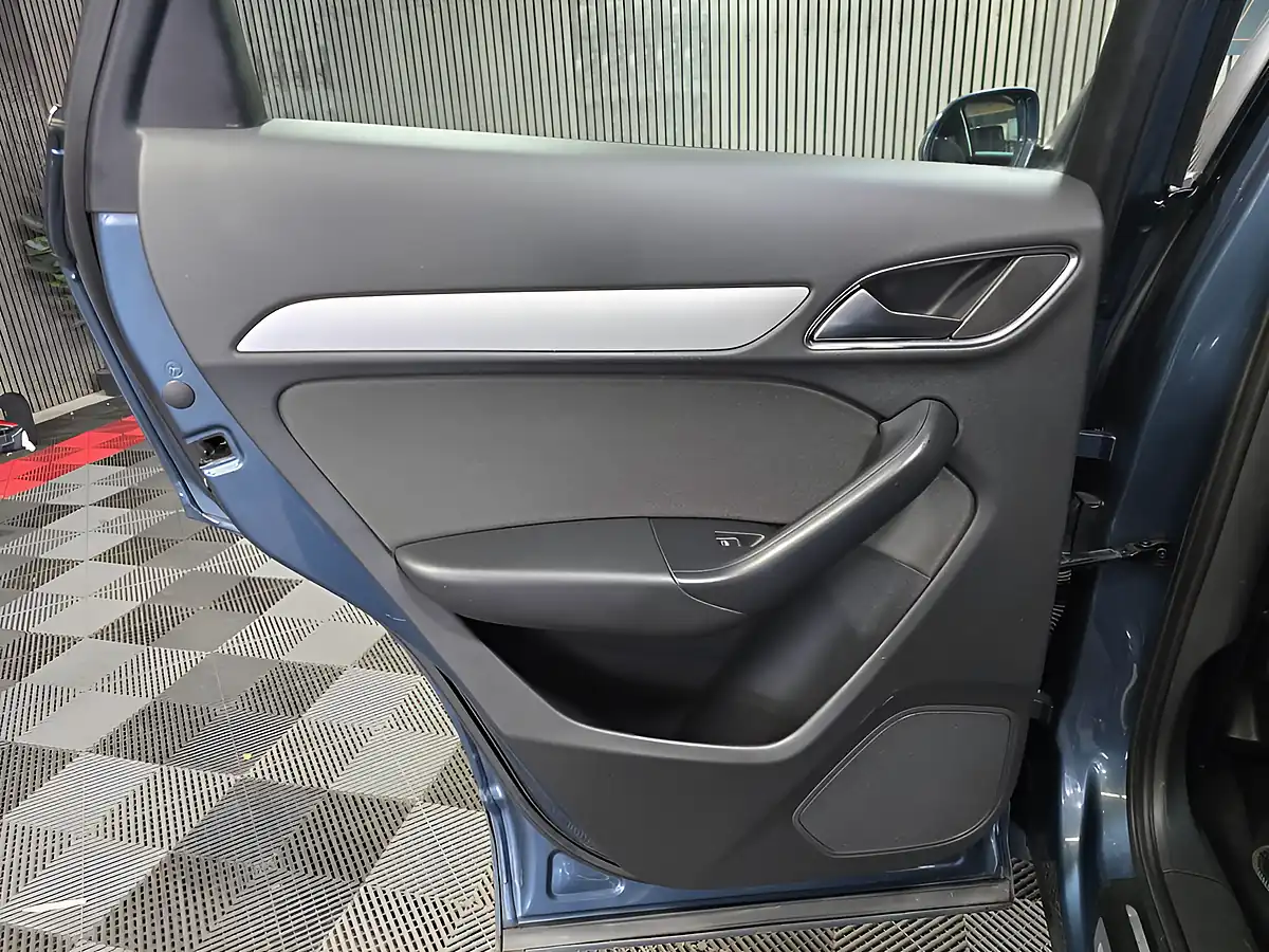 Used 2015 Audi Q3 Se Blue - Interior and Exterior details 14