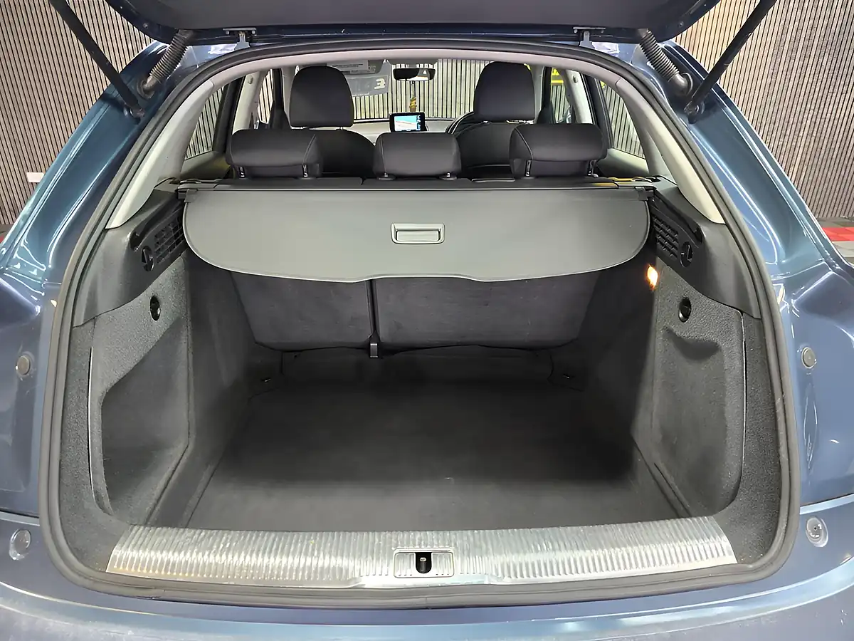 Used 2015 Audi Q3 Se Blue - Interior and Exterior details 15