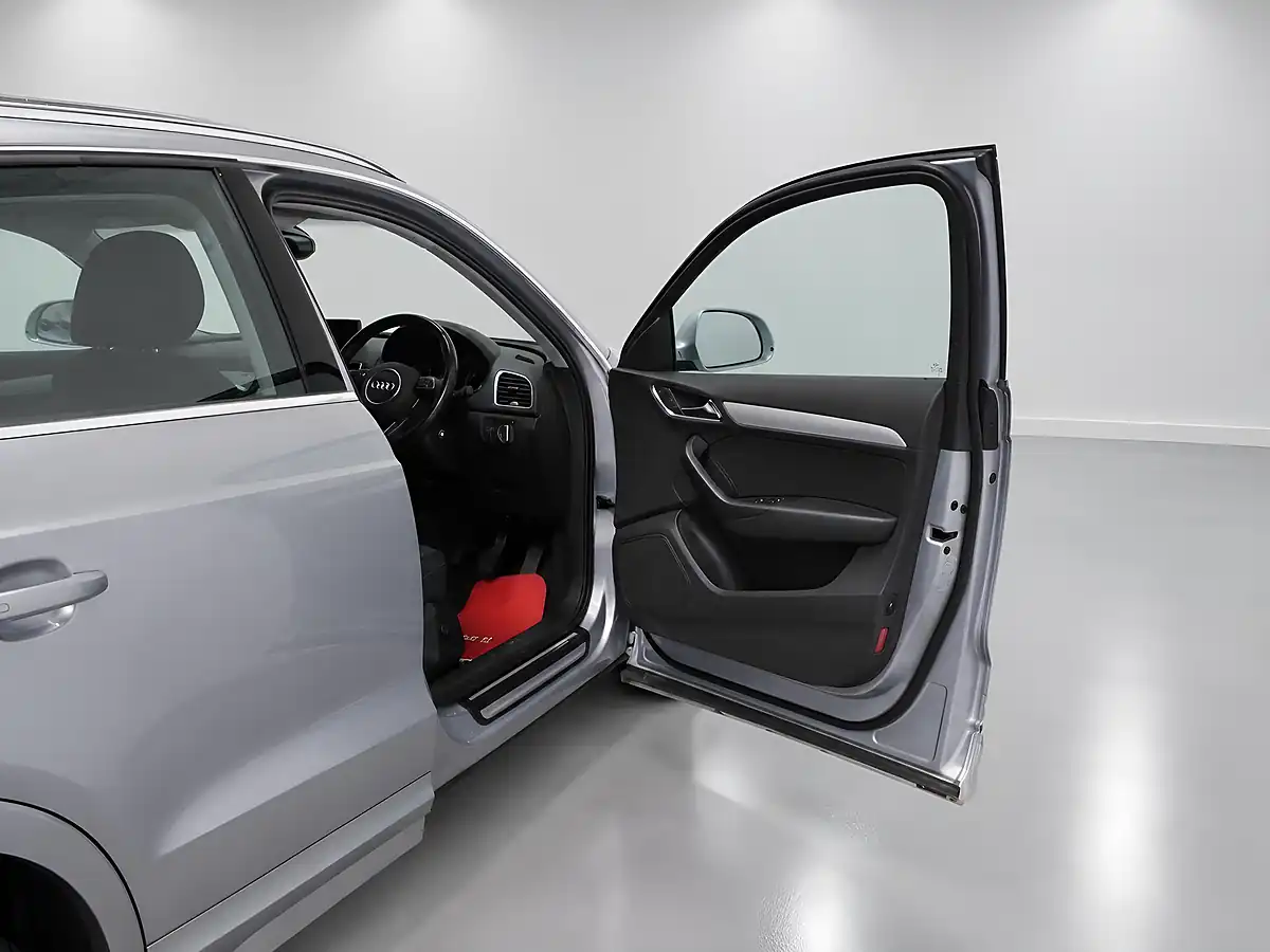 Used 2015 Audi Q3 Se Silver - Interior and Exterior details 12