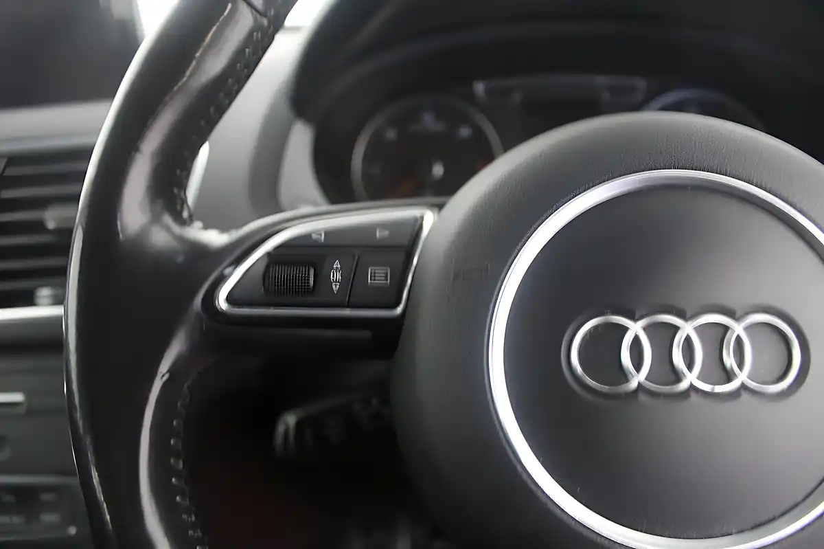 Used 2015 Audi Q3 Se Silver - Interior and Exterior details 16