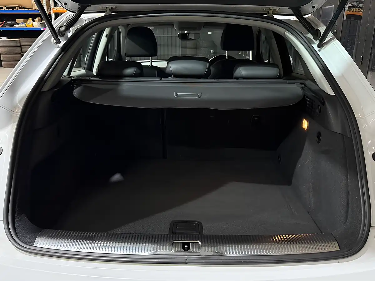 Used 2015 Audi Q3 Se White - Interior and Exterior details 16