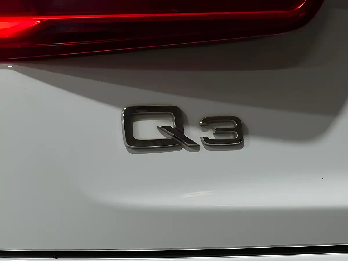 Used 2015 Audi Q3 Se White - Interior and Exterior details 8