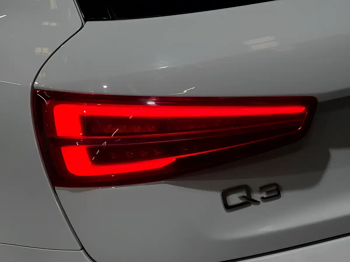 Used 2015 Audi Q3 Se White - Interior and Exterior details 9