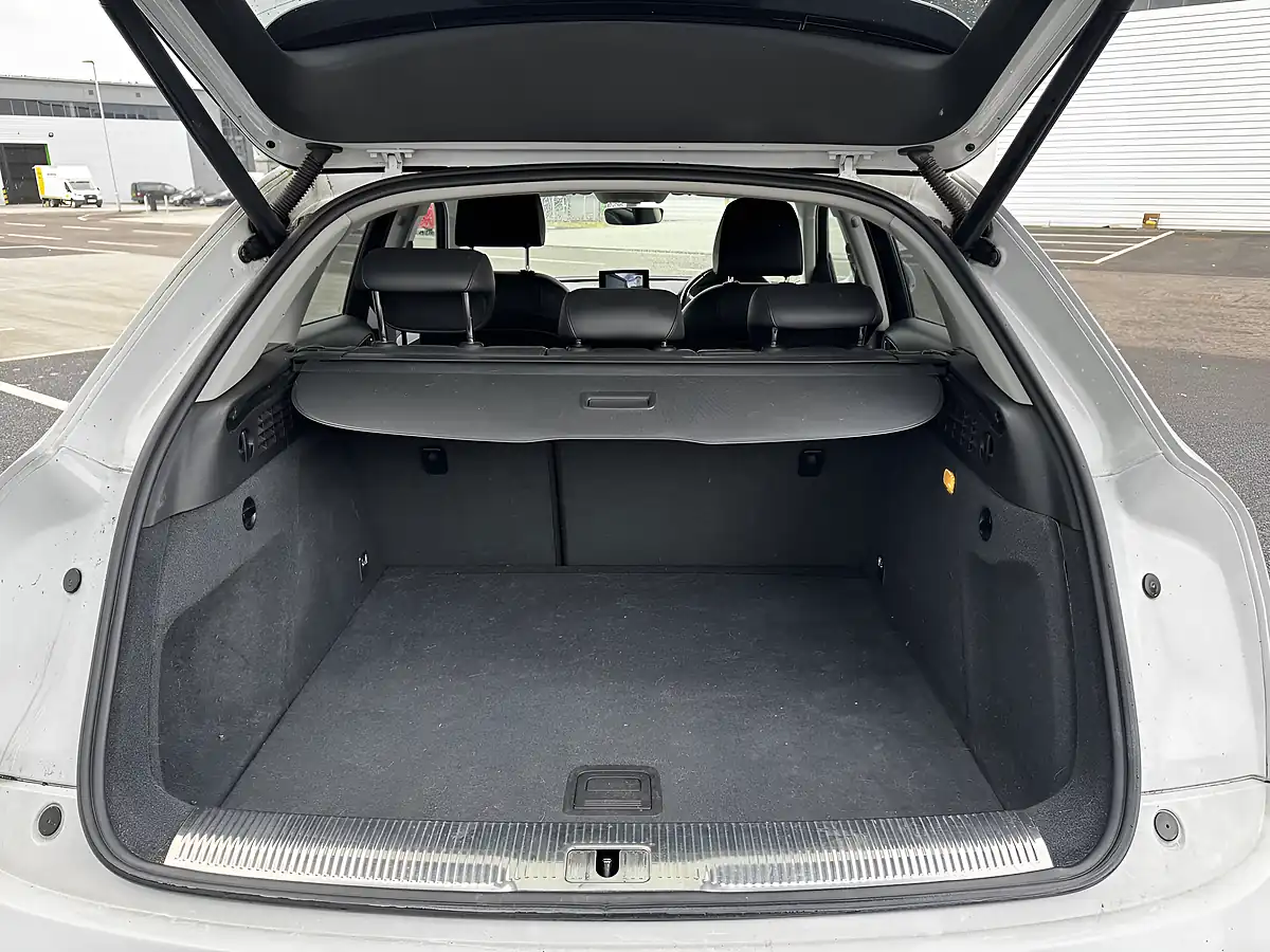 Used 2015 Audi Q3 Se White - Interior and Exterior details 14
