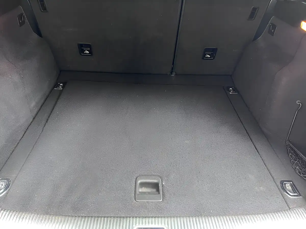 Used 2015 Audi Q5 S-Line Metallic Black - Interior and Exterior details 14