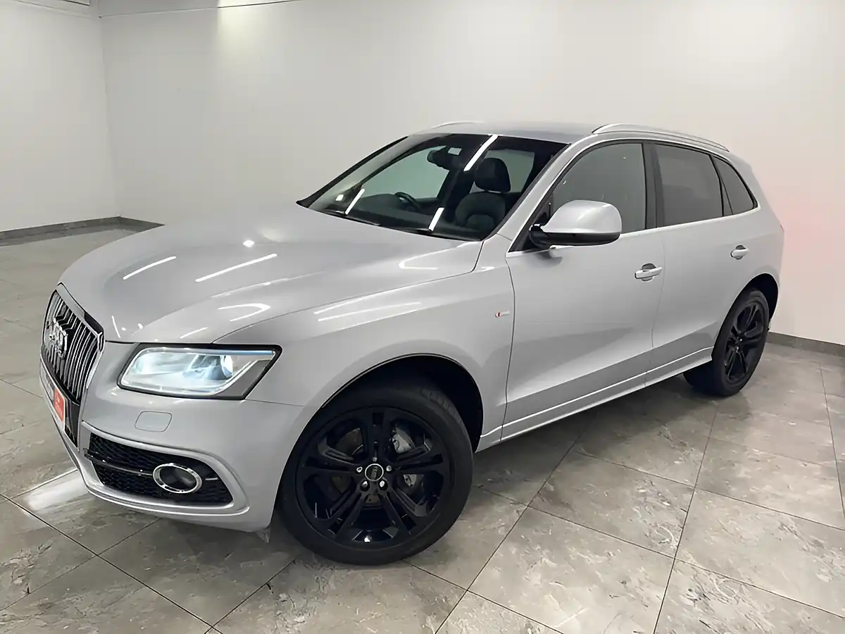 Used 2015 Audi Q5 S Line Plus Silver - Interior and Exterior details 4