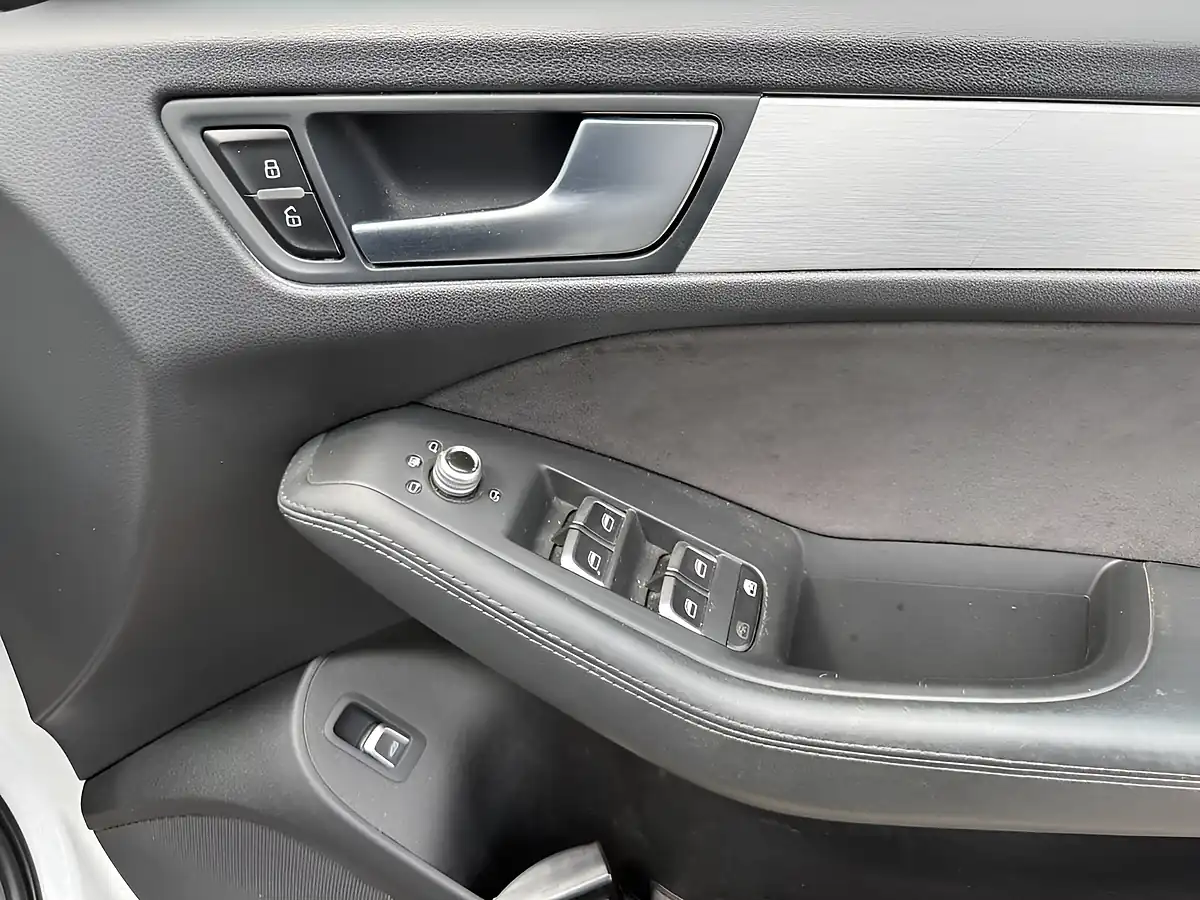Used 2015 Audi Q5 S Line Plus White - Interior and Exterior details 9