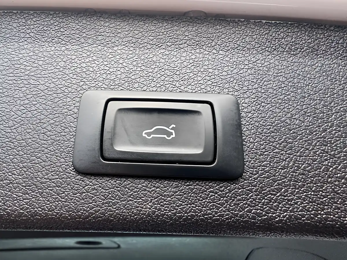 Used 2015 Audi Q5 Se White - Interior and Exterior details 17