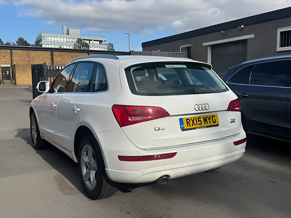 Used 2015 Audi Q5 Se White - Interior and Exterior details 4