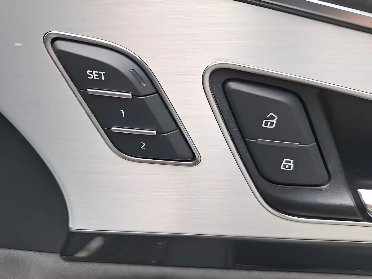 Used 2015 Audi Q7 S Line Black - Interior and Exterior details 14