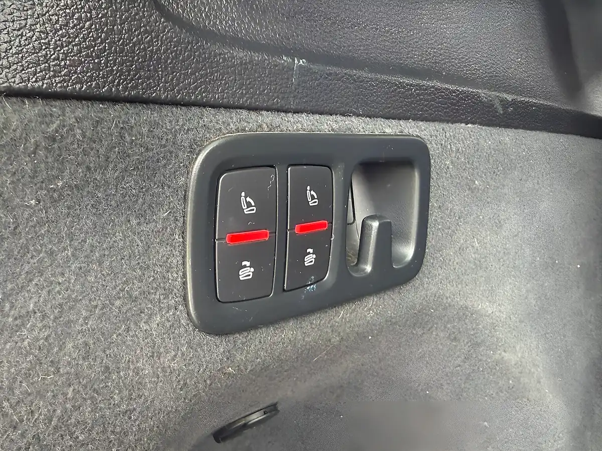 Used 2015 Audi Q7 S Line Blue - Interior and Exterior details 15