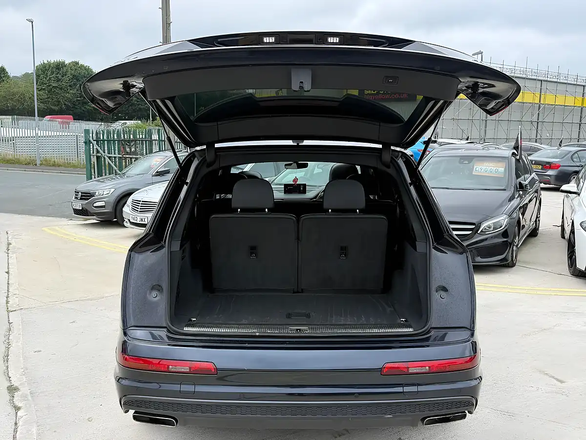 Used 2015 Audi Q7 S Line Blue - Interior and Exterior details 17