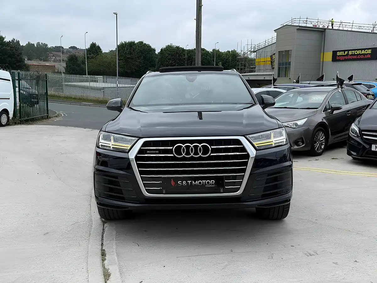 Used 2015 Audi Q7 S Line Blue - Interior and Exterior details 2