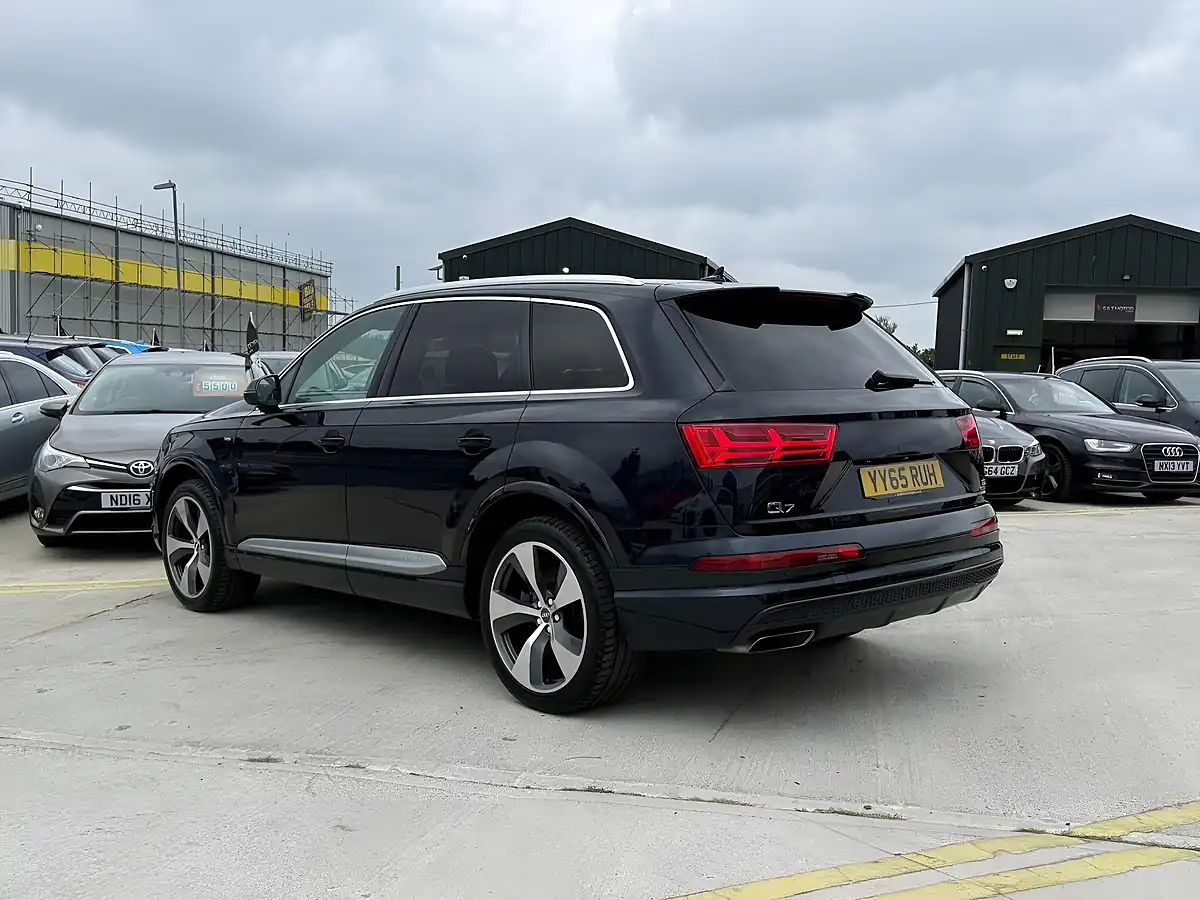 Used 2015 Audi Q7 S Line Blue - Interior and Exterior details 4
