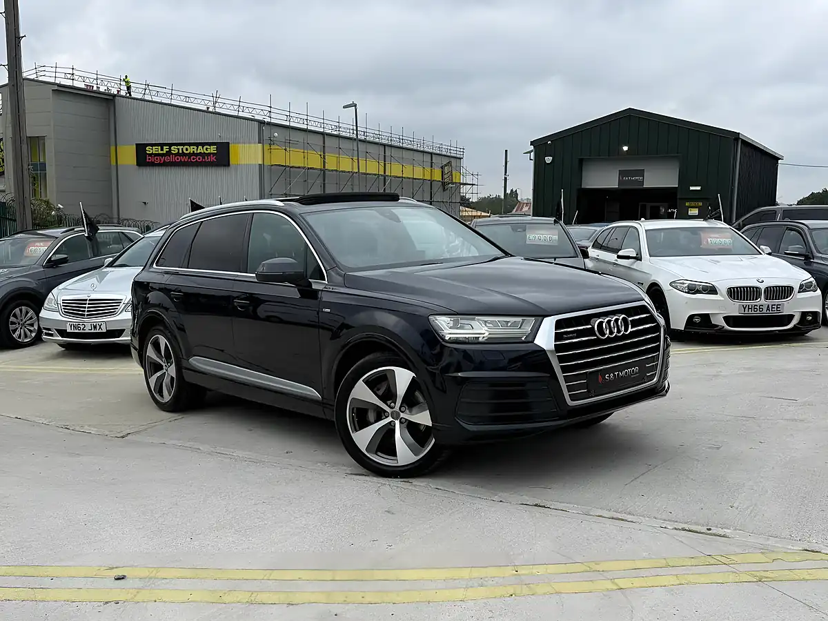 Used 2015 Audi Q7 S Line Blue - Interior and Exterior details 5