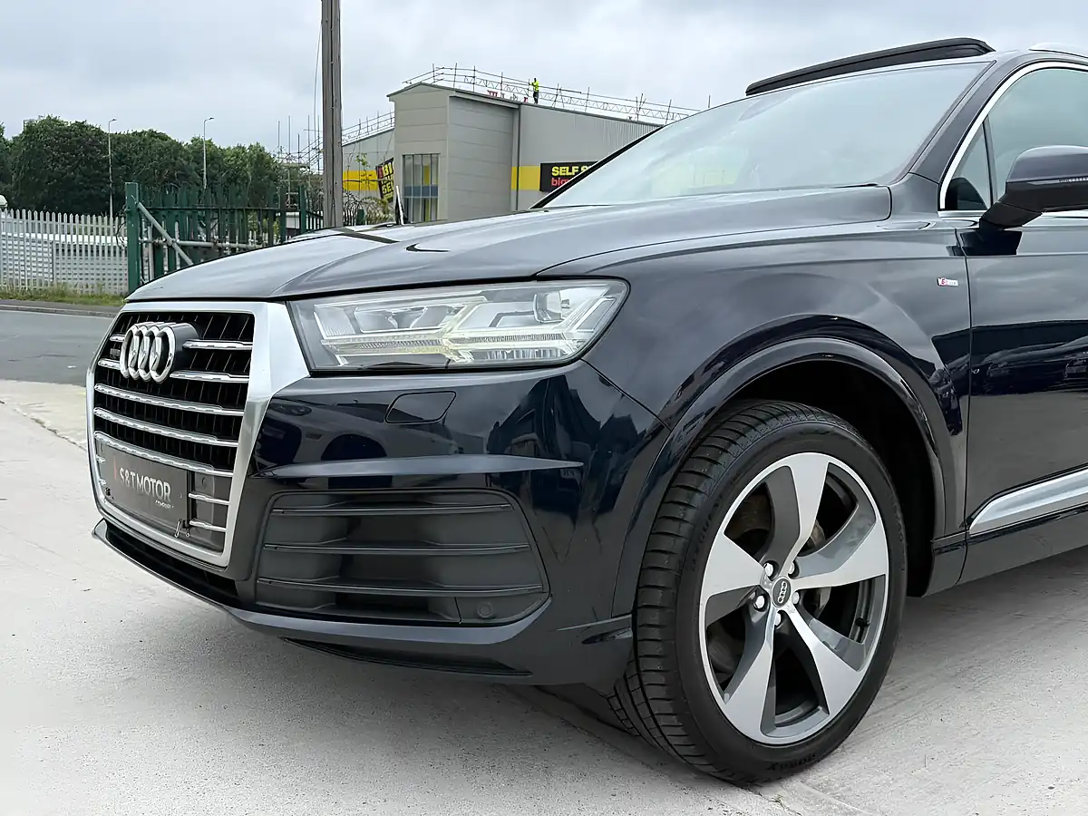 Used 2015 Audi Q7 S Line Blue - Interior and Exterior details 6