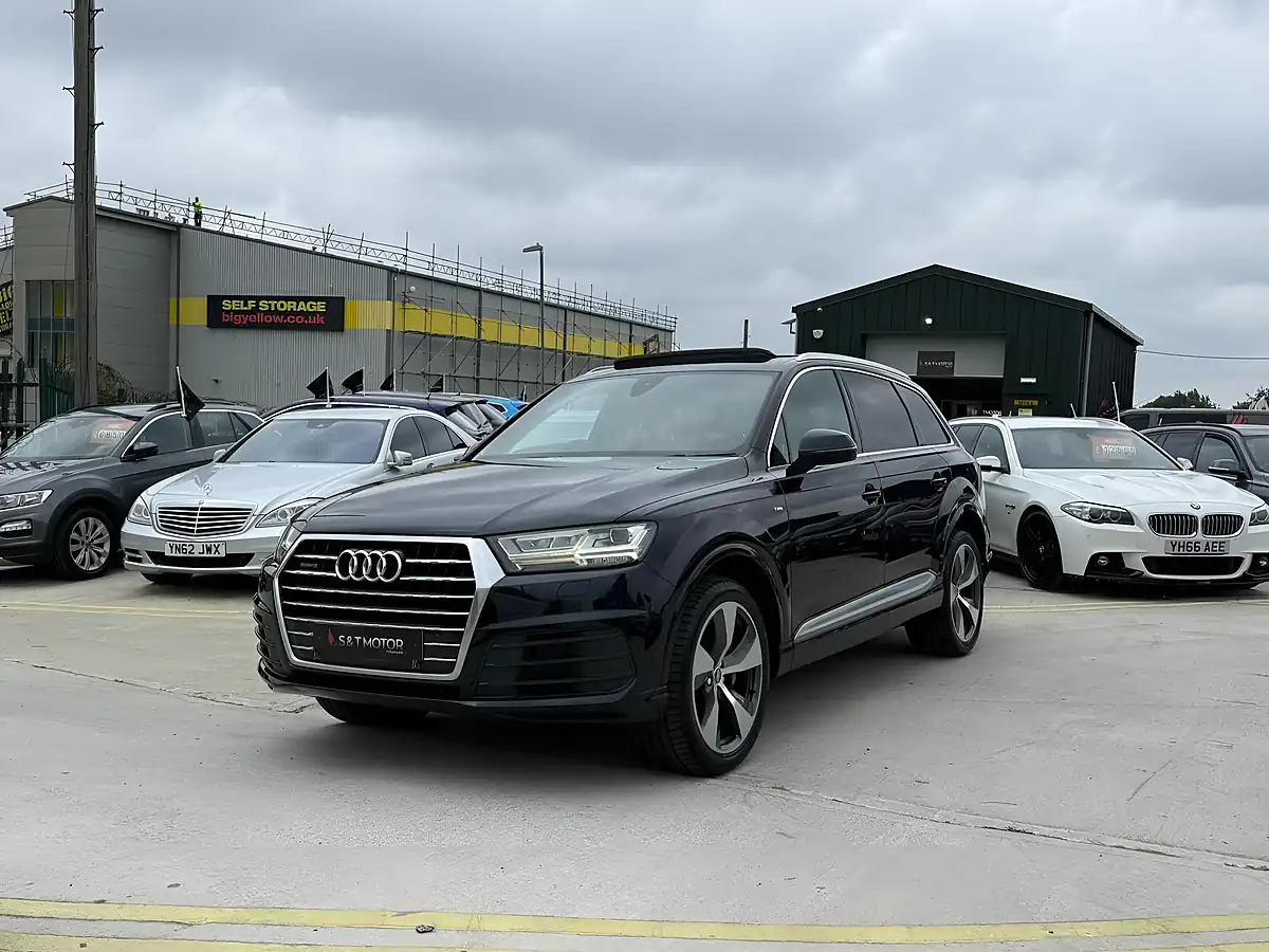 Used 2015 Audi Q7 S Line Blue - Interior and Exterior details 7