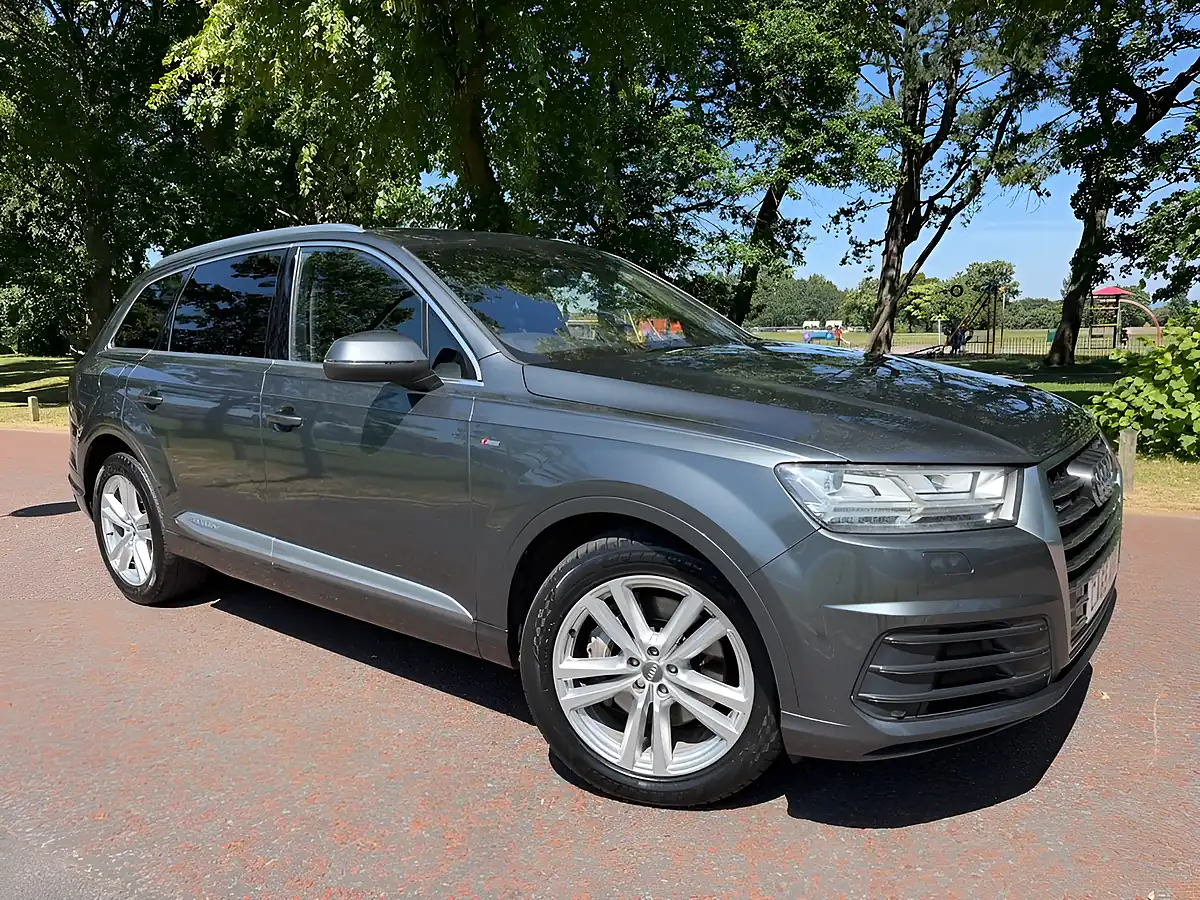 Used 2015 Audi Q7 S Line Grey - Front View