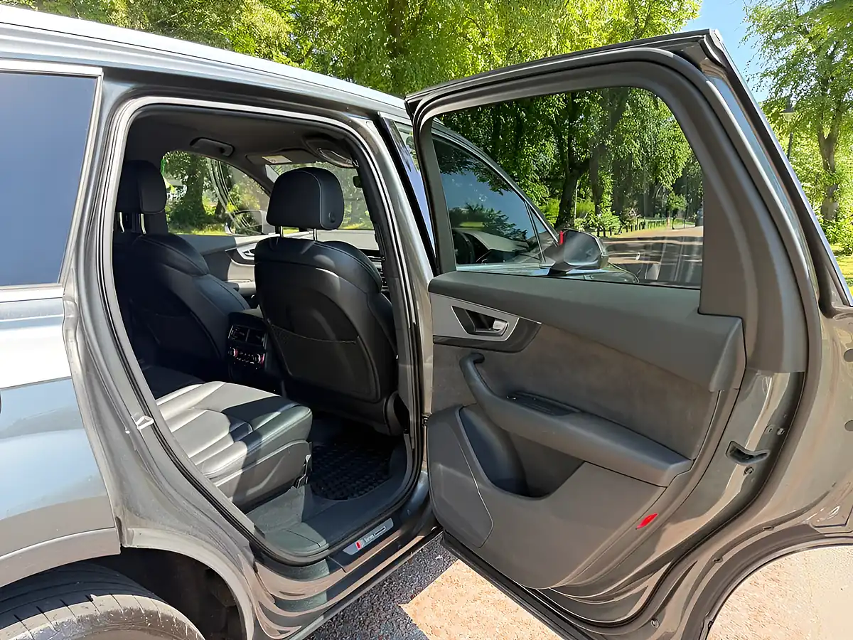 Used 2015 Audi Q7 S Line Grey - Interior and Exterior details 10