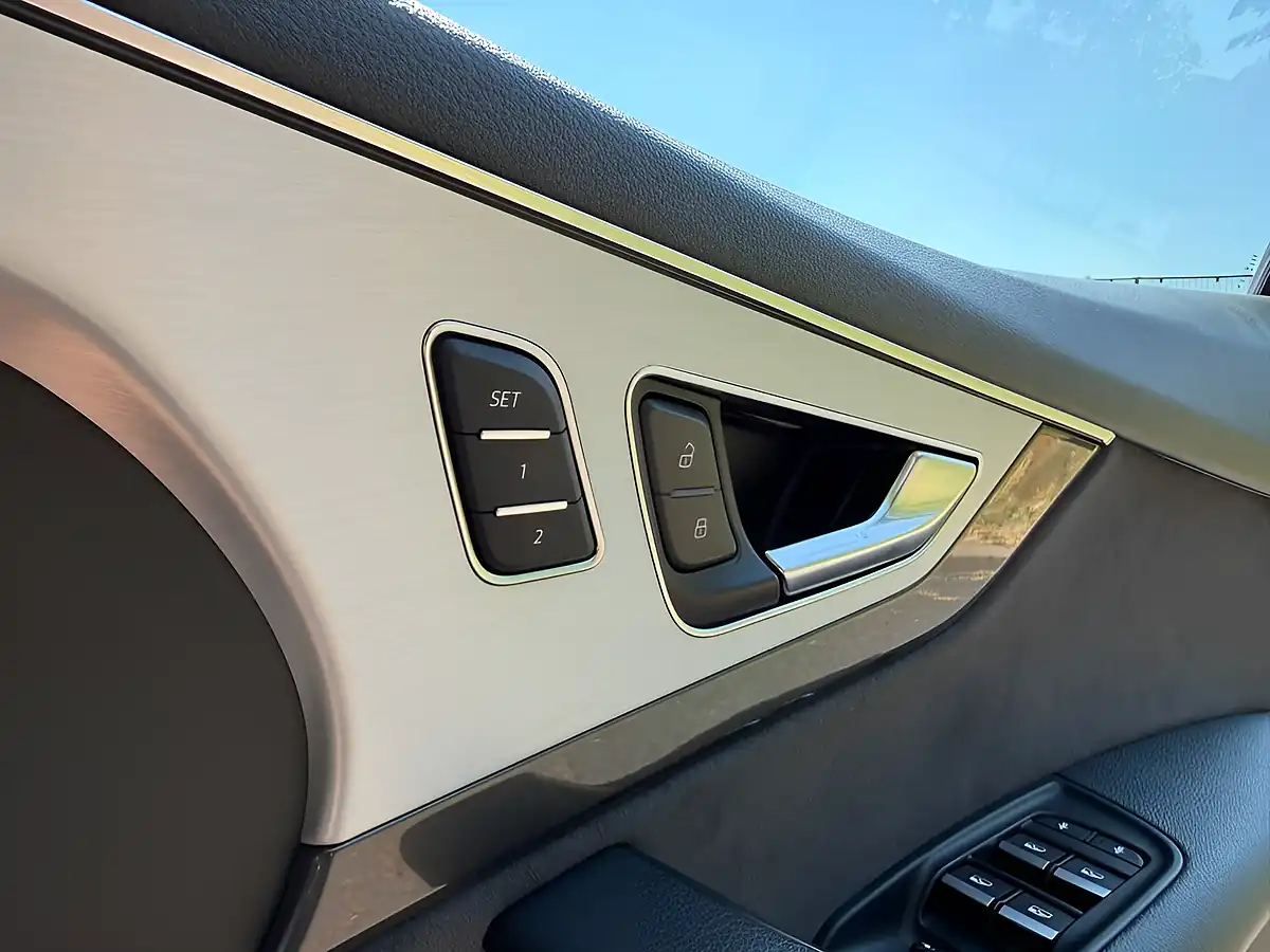 Used 2015 Audi Q7 S Line Grey - Interior and Exterior details 17