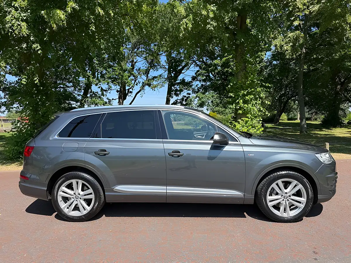 Used 2015 Audi Q7 S Line Grey - Interior and Exterior details 3