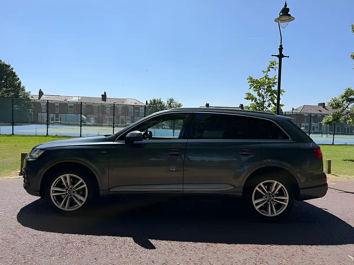 Used 2015 Audi Q7 S Line Grey - Interior and Exterior details 4