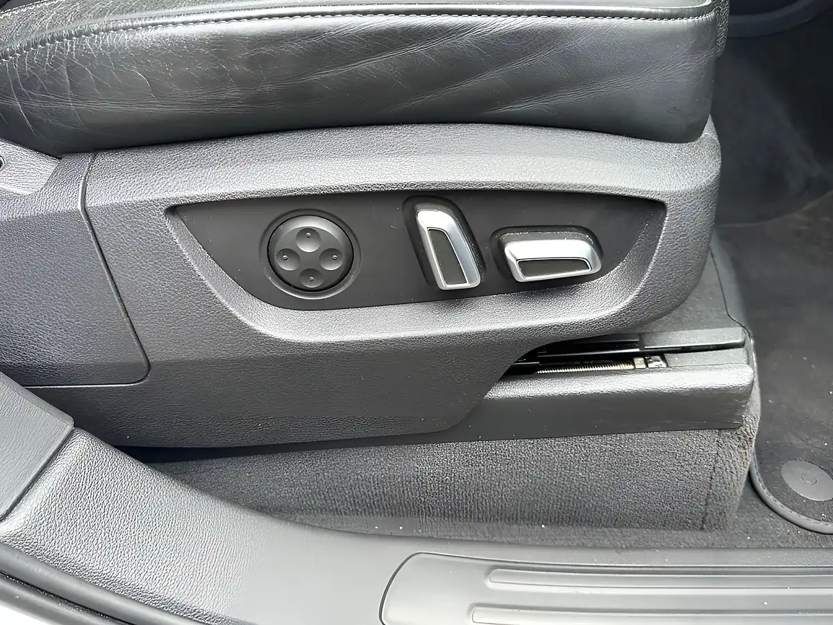 Used 2015 Audi Q7 S Line Sport Edition White - Interior and Exterior details 8