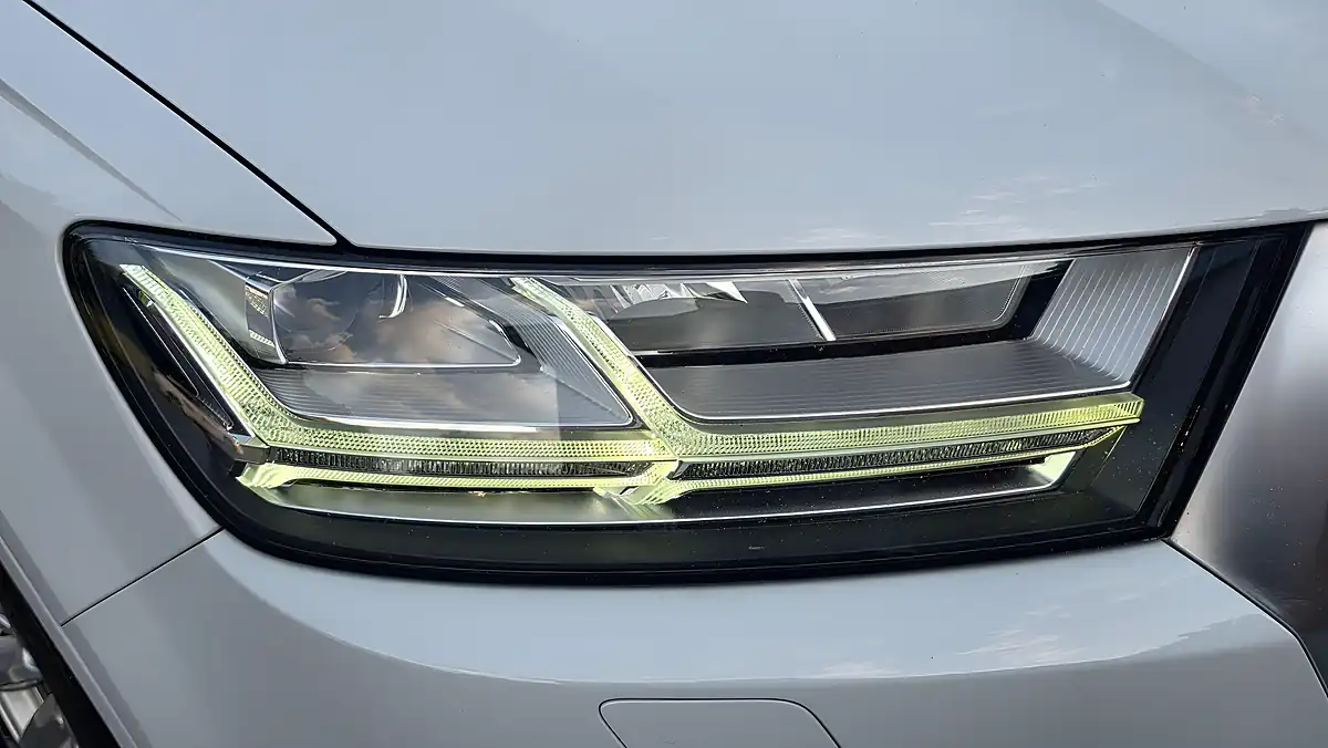 Used 2015 Audi Q7 S Line White - Interior and Exterior details 9