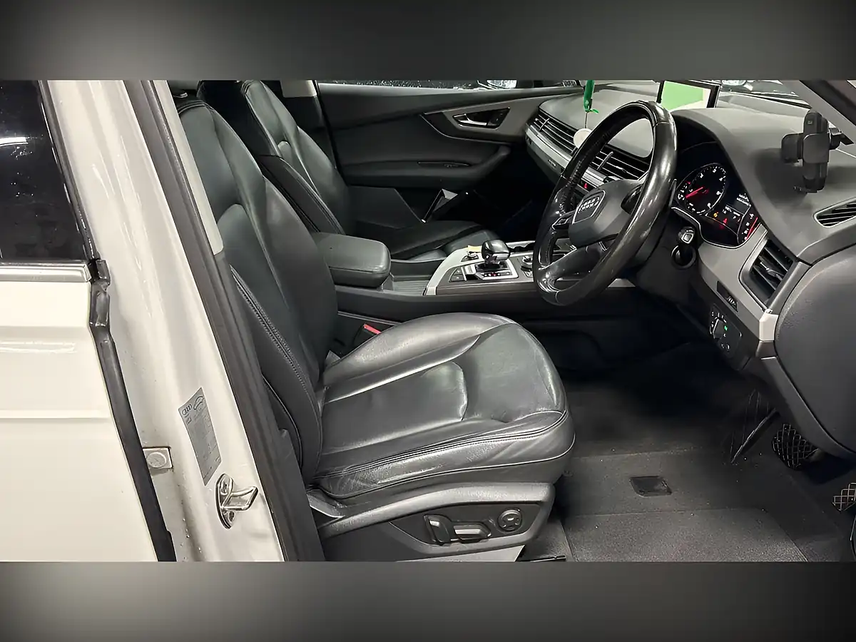 Used 2015 Audi Q7 Se White - Interior and Exterior details 10