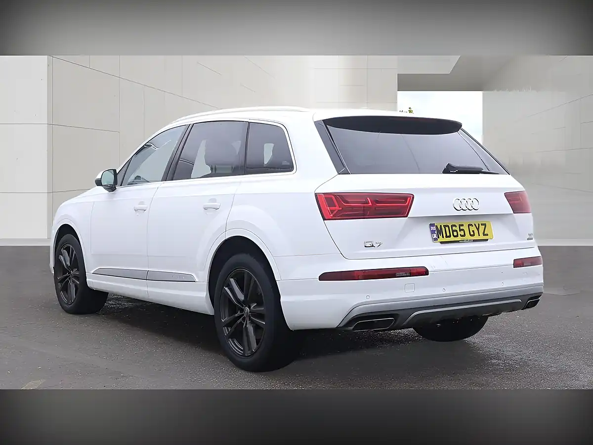 Used 2015 Audi Q7 Se White - Interior and Exterior details 4