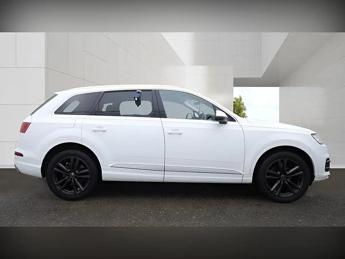 Used 2015 Audi Q7 Se White - Interior and Exterior details 7